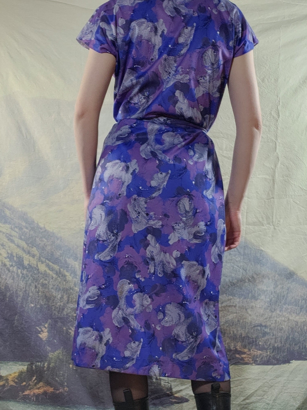 Vintage Purple Abstract Cap Sleeve Midi Dress with Tie Waist - Picture 3 of 5